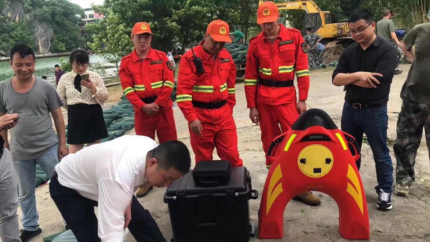 R1與P1救援機(jī)器人參與永州市“人民至上、生命至上”的2021年防洪搶險(xiǎn)應(yīng)急演練